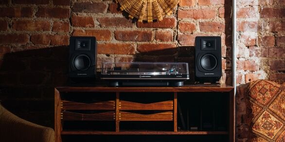 Powered Bookshelf Speakers AT-SP3X