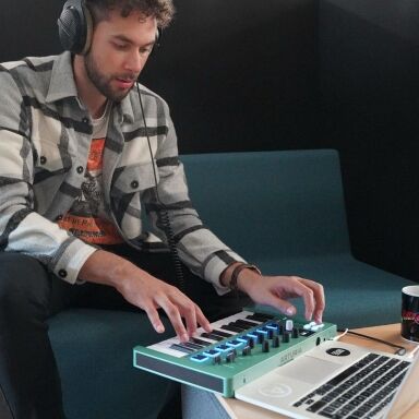 MiniLab 3 Mint Edition Lean Green MIDI Machine