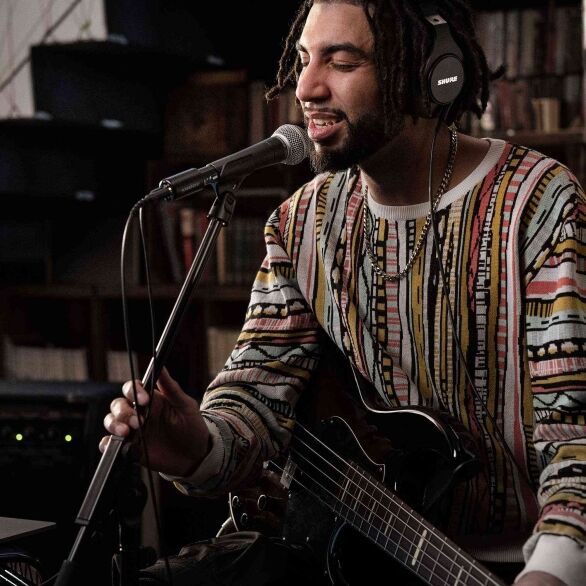 Connect any XLR microphone to a computer