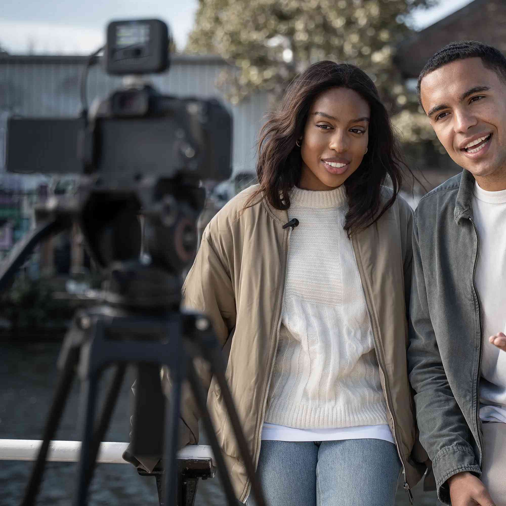 MOVEMIC TWO RECEIVER KIT Two-Channel Wireless Lavalier Microphone System With Receiver