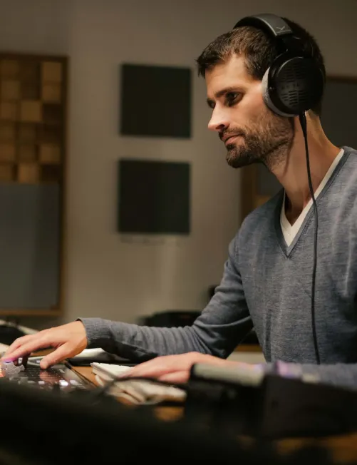 DT 900 PRO X Studio headphones for critical listening, mixing & mastering (open-back)