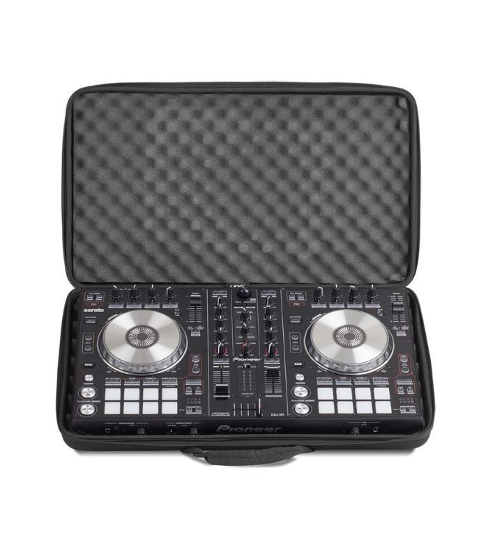 ⁦يو دي جي - يو ٨٣٠٢ بي إل يو دي جي حقيبة تحكم صلبة كبيرة الحجم لون أسود، الإصدار الثاني⁩ - الصورة ⁦3⁩