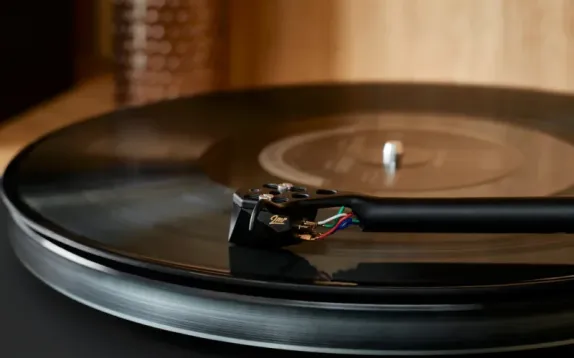 Accuracy level The 2M Black is the flagship of the series and it lives up to this with flying colors. You can hear every little detail in the music from every part of the spectrum. Just the way the artist wanted you to. With the 2M Black, you will not only hear the music, but you will sense the presence of the artist in the room while listening to your favorite records.