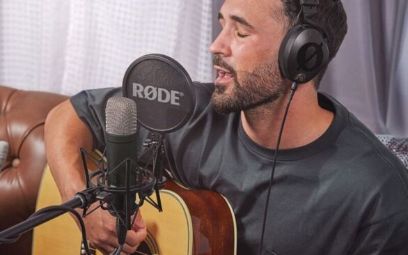 Rode NT1 Signature Series Studio Condenser Microphone - Red