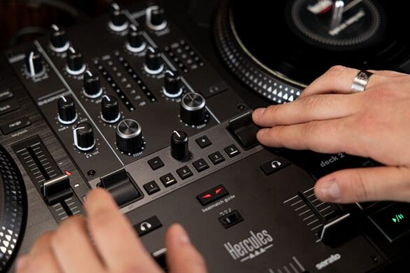 DJControl Inpulse T7 08