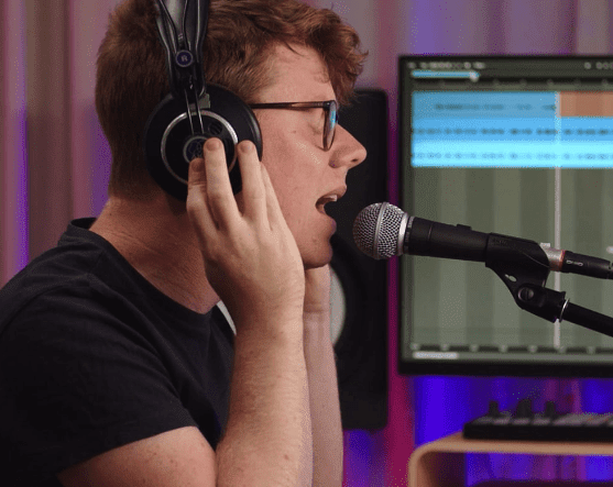 Quantity, meet quality Give every recording the shine, clarity, and projection it deserves with two high-quality digitally-controlled preamps and 24-bit AD/DA converters from ESS and Cirrus Logic. Whether it’s red-hot synths, dynamic guitars, delicate vocals, or any combination of inputs, expect top-notch sound across the board.