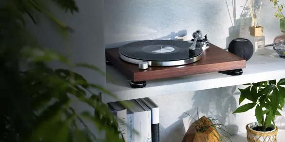 Wired or Wireless Listening Pair seamlessly to the latest wireless earbuds, headphones and speakers or use the included stereo RCA output cable for a traditional wired connection and optimal sound reproduction.