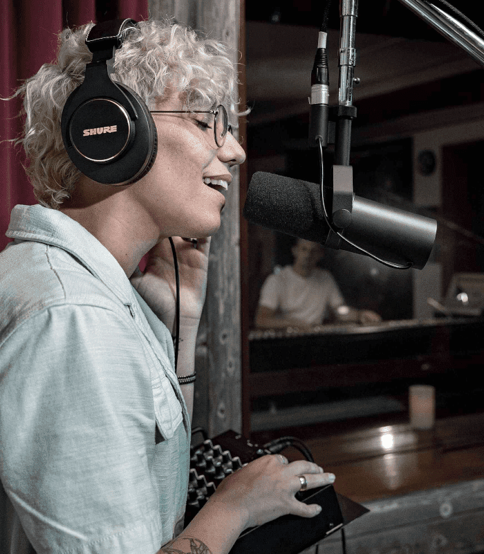 shure sm7b Podcast Microphone with a presenter and streamer