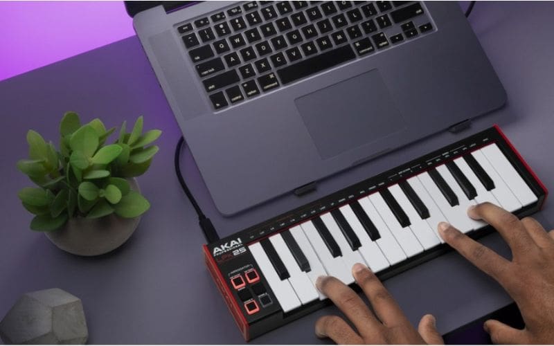 Akai Professional LPK25 mk2 USB Keyboard Controller, Black