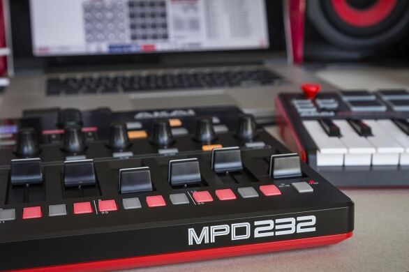 Akai Professional mpd23216pad usb/midi controller with rbg mpc pads, fullyassignable productionready controls and production software included, black, 64 pad banks