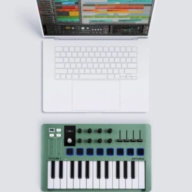 MiniLab 3 Mint Edition Lean Green MIDI Machine