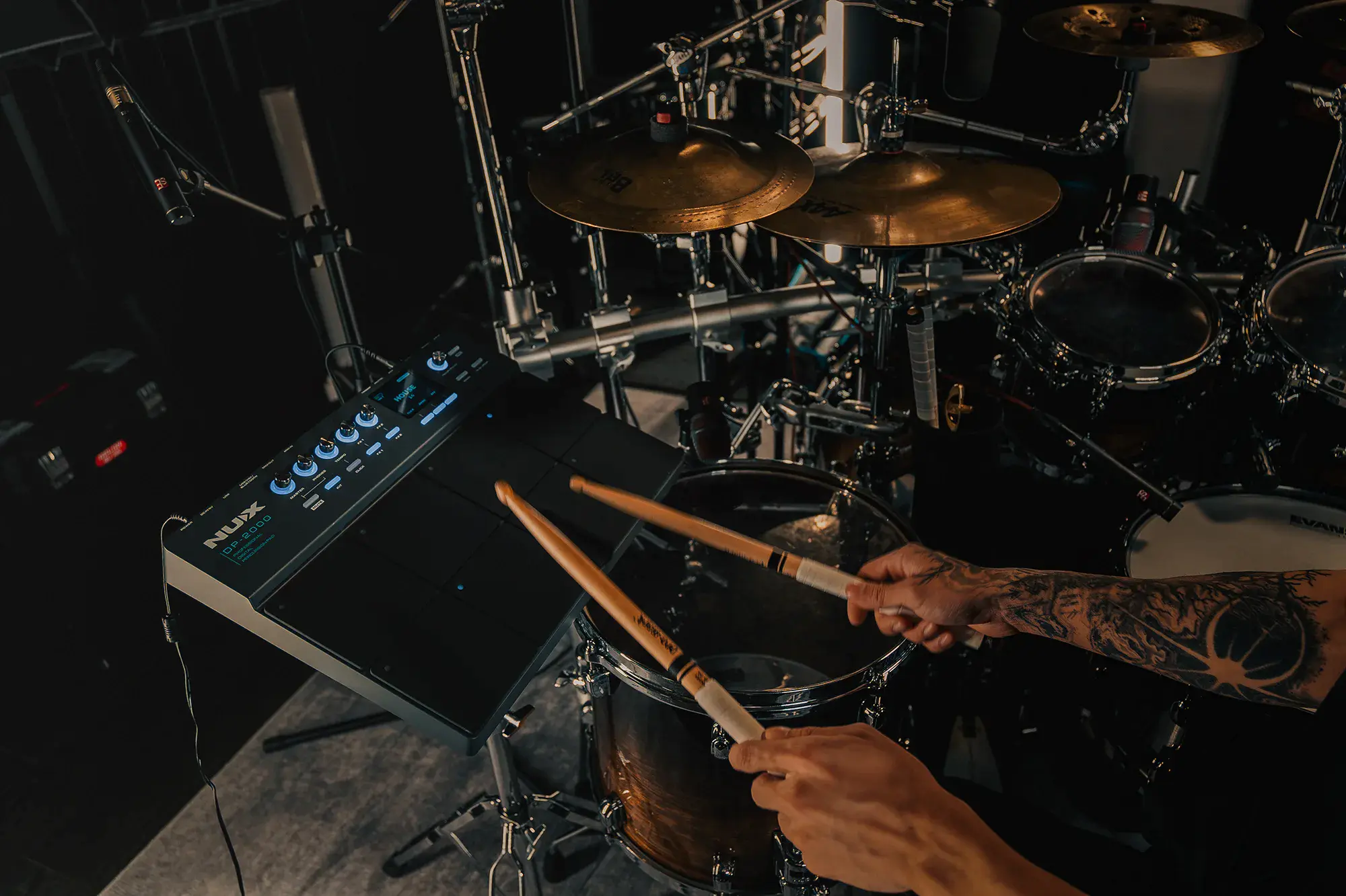 NUX DP-2000 8-Velocity Sensitive Independent Strike Percussion Pad with LED Lights, UI Interactive Interface, Six On-Board Effects, and Wavimport Function