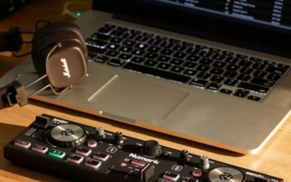 Numark DJ2GO2 Touch