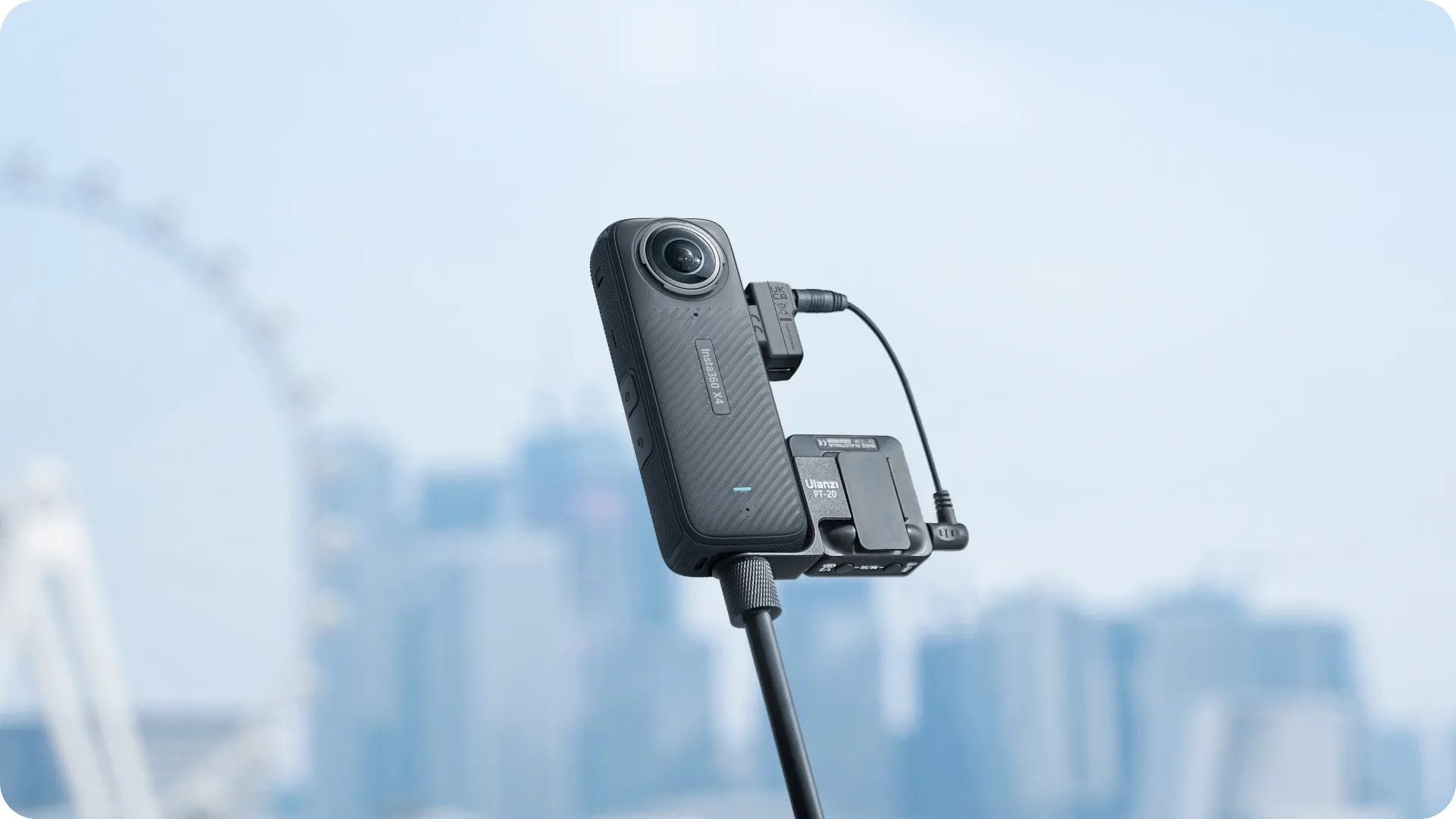 Securely connected. A sturdy buckle design keeps the mic firmly attached and allows for easy assembly/removal.