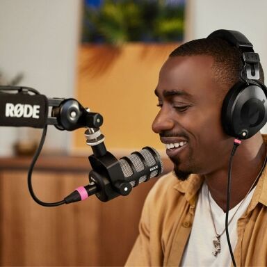 rode pod mic with a podcaster