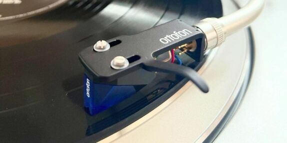 2M Blue Premounted The goal of any cartridge should be to reproduce sound as closely to the artist's vision as possible, and the 2M Blue takes you further on this journey toward authenticity. The 2M Blue is mounted on our classic SH-4 headshell, making the setup process easy.
