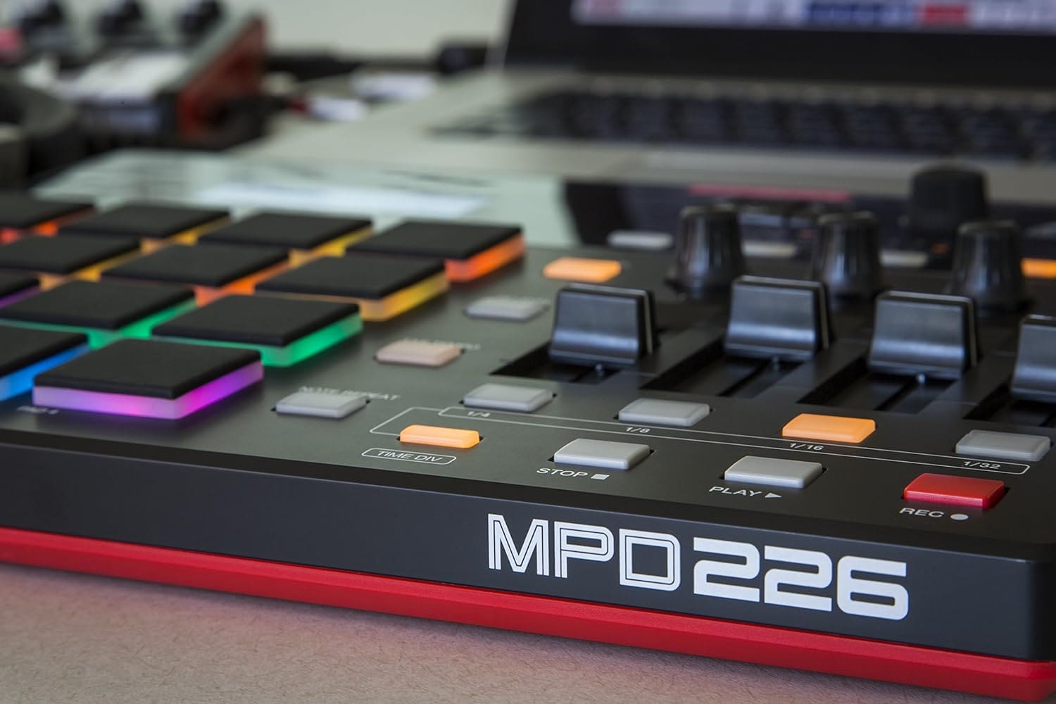 Akai Professional Mpd226 | 16-Pad Usb/Midi Pad Controller With Full Complement Of Fully-Assignable, Production-Ready Controls