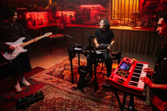 Alesis Electronic Drum Set, Dual Zone Silent Mesh Pad, 500+ BFD Sounds, Bluetooth, USB, MIDI Drumeo Lessons, Drumsticks, Double Kick Support, Alesis Nitro Pro